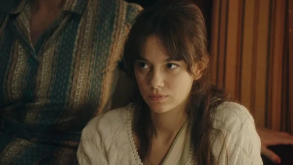 Το Ναυάγιο: Της κάνει πρόταση γάμου ενώ πρώτα την αφήνει έγκυο - «Ντροπή δεν είναι να έρθει στον κόσμο ένα παιδί από γονείς ανύπαντρους;»