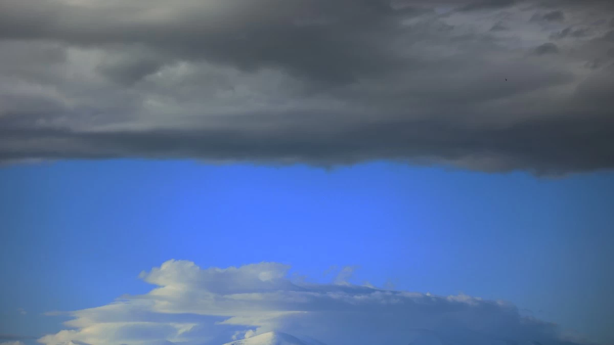 Καιρός 22/4: Άνοδος της θερμοκρασίας με βροχές και μεταφορά αφρικανικής σκόνης - Που θα είναι έντονα τα φαινόμενα