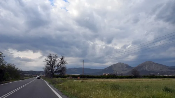 Καιρός 21/4: Στα ορεινά θα πέσουν χιόνια - Τοπικές βροχές στην υπόλοιπη χώρα