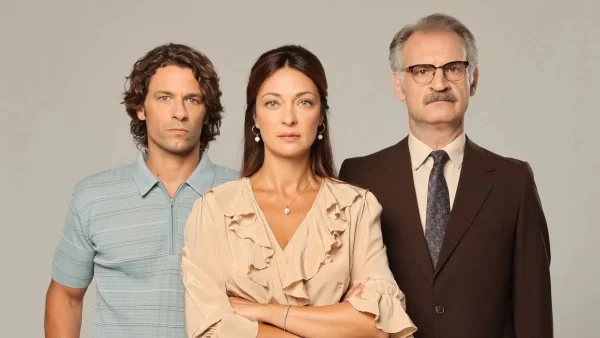 Ηλέκτρα: «Θέλω να γίνεις γυναίκα μου» - Πηγαίνει σπίτι της και της κάνει πρόταση γάμου