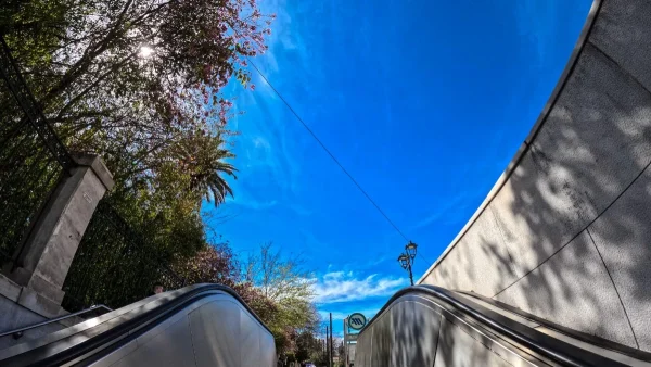 Ηλιόλουστος ο καιρός σήμερα 4/4 - Σε ποιες περιοχές πιθανώς θα βρέξει;