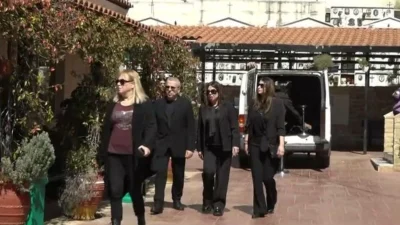 Άντζελα Δημητρίου: Χωρίς την Όλγα Κιουρτσάκη στο μνημόσυνο για τα 40 της μητέρας της