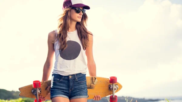 Αυτά είναι τα 3 αξεσουάρ που δεν θα φοράει καμία φέτος το καλοκαίρι στην παραλία