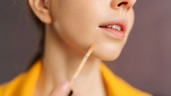 Concealer sandwich: To έξυπνο κόλπο για να καλύψεις κάθε ανεπιθύμητο σπυράκι!