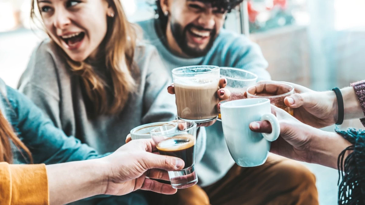 Αντί για καφέ: 5 εναλλακτικές λύσεις για να ξυπνήσεις το πρωί χωρίς καφεΐνη