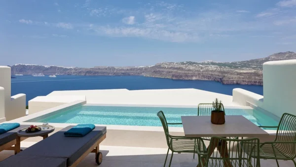 Στο ξενοδοχείο Apanemo στη Σαντορίνη απολαμβάνουμε θέα που “κόβει” την ανάσα