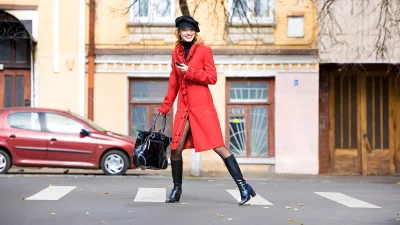 Dress & go trend: To φόρεμα στο οποίο θα ορκίζεσαι μέχρι το φθινόπωρο