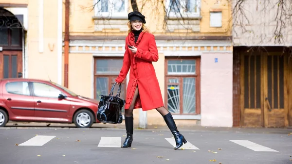 Dress & go trend: To φόρεμα στο οποίο θα ορκίζεσαι μέχρι το φθινόπωρο