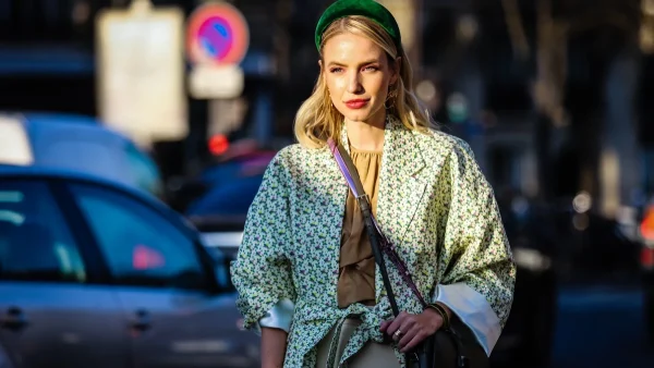 Ταξίδι με αεροπλάνο: Οι Γαλλίδες φοράνε 6 στυλ στο repeat