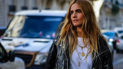 Αυτό είναι το απρόσμενο ντεμί-σεζόν τζάκετ που φοράνε τώρα όλες οι fashionistas