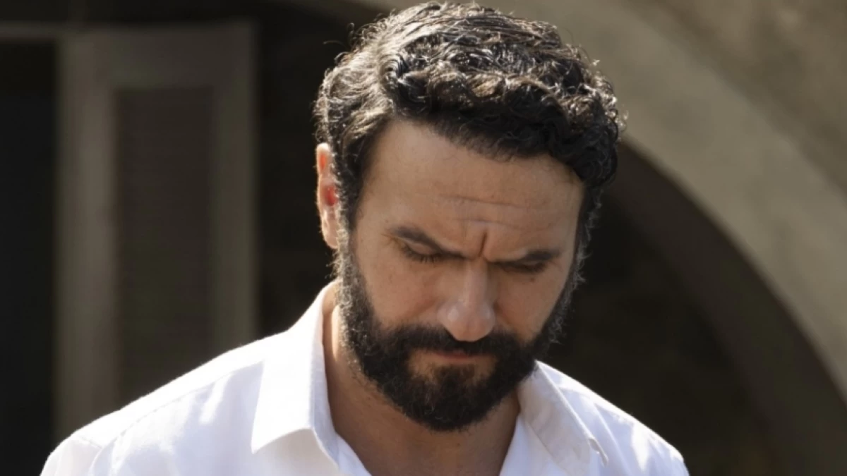 Το Προξενιό της Ιουλίας: Ο Γιωργίκης την απατάει μέσα στο ίδιο τους το σπίτι - Πέφτει στα δίχτυα της κάτω από τη μύτη της Ιουλίας αλλά τελικά πεθαίνει