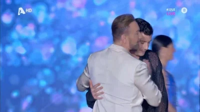 J2US - Κάηκε το αυτοκίνητο του Γιώργου Αμούτζα την ώρα που βρισκόταν στη σκηνή