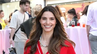 Θα φορέσεις κόκκινο το Πάσχα; Δες το elegant σύνολο της Ηλιάνας Παπαγεωργίου για να εμπνευστείς