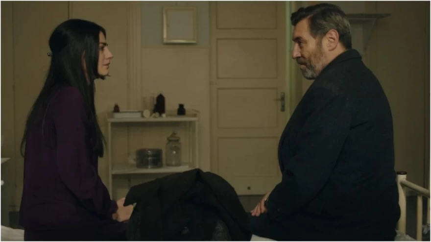 Το Ναυάγιο: Ο Ιπποκράτης ναρκώνει την Ειρήνη - Αναγκάζει την Δήμητρα να της δίνει χάπια!