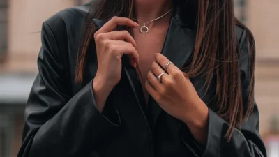 Μinimal κοσμήματα που θα λατρέψουν οι jewels lovers - Δες τα 10 καλύτερα κομμάτια της άνοιξης