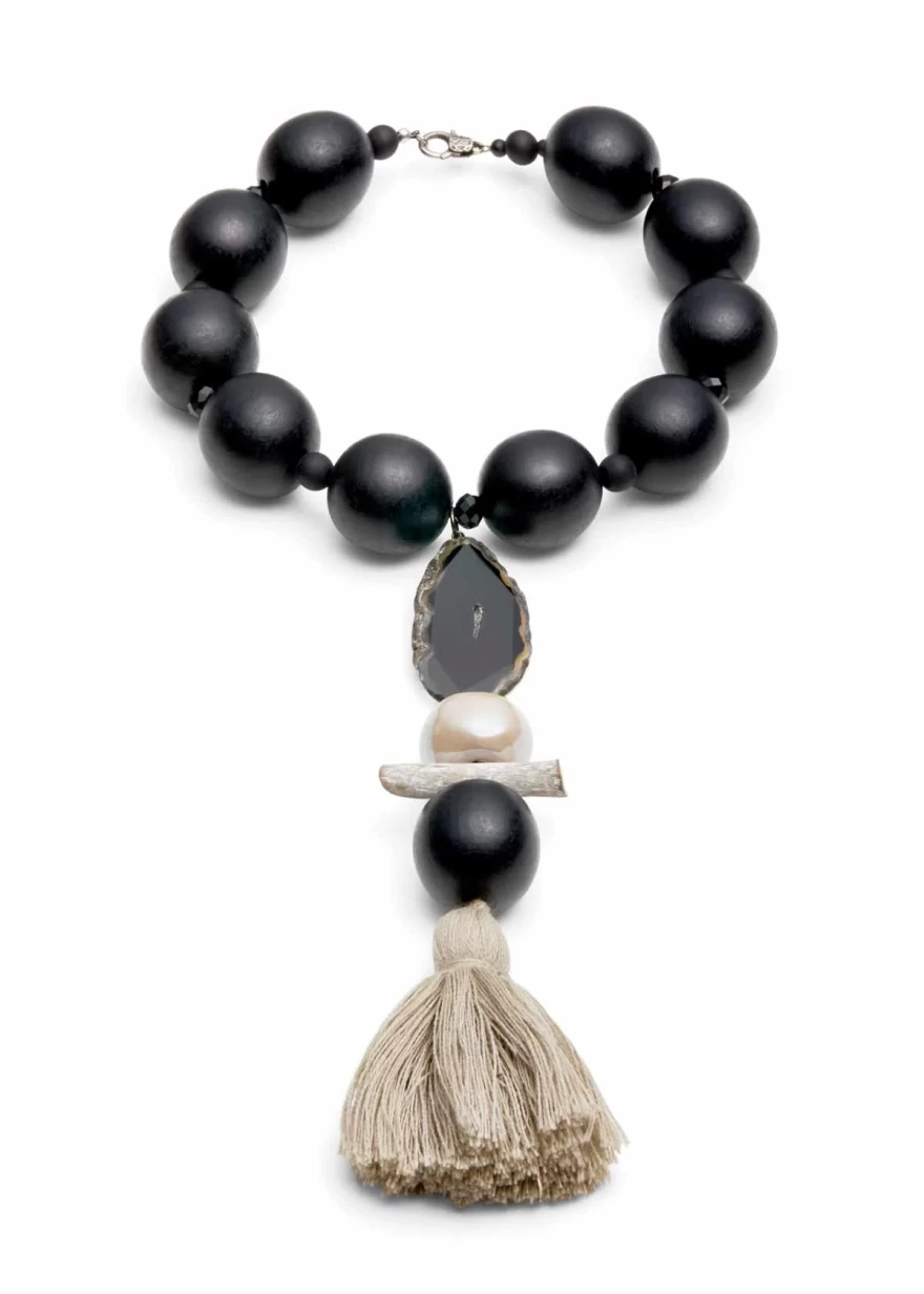 μαύρο κολιέ