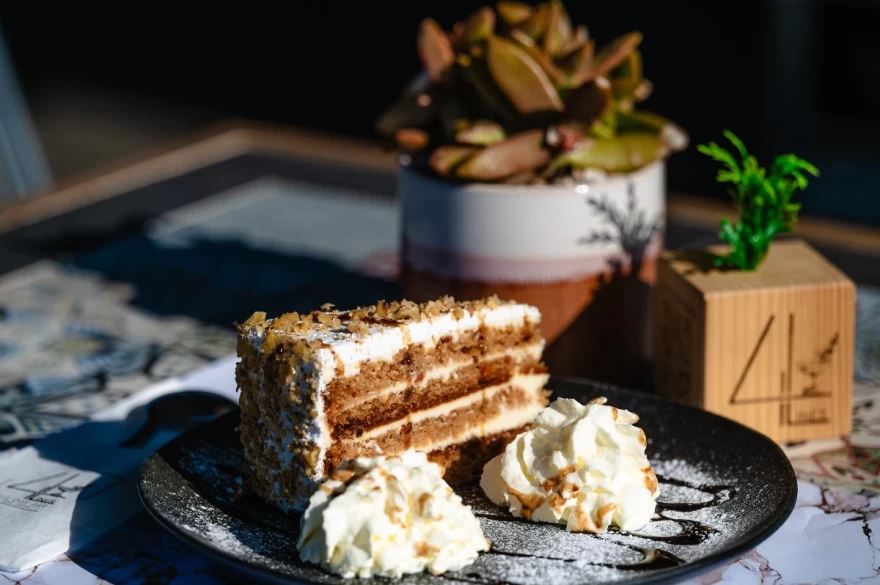 4Lines Cafe Coctail Bar: Η νέα πρόταση στο λιμάνι της Μονεμβασιάς