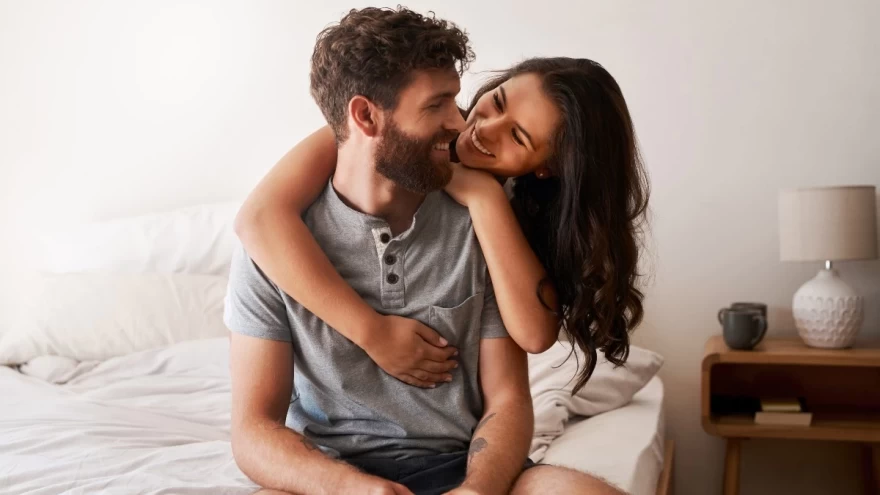 ζευγάρι αγκαλιασμένο