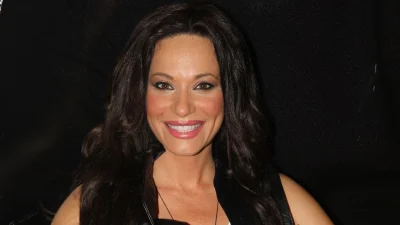 Μάρω Λύτρα: Σαν να μην πέρασε μια ημέρα από πάνω της - Άβαφη και εντελώς λιτή 20 χρόνια μετά το Fame Story 2