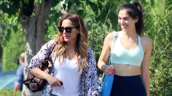 Δέσποινα Βανδή & Μελίνα Νικολαΐδη: Με κροπ τοπ στο γυμναστήριο μετά την προπόνηση - Οι κοιλιακοί της τραγουδίστριας ''κόβουν'' την ανάσα