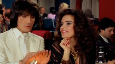 Νανά Βενέτη: Τι κάνει σήμερα η "καυτή" ηθοποιός των 80s - Εμφανίστηκε ξανθιά στο πλατό του The 2night show μαζί με το γιο της