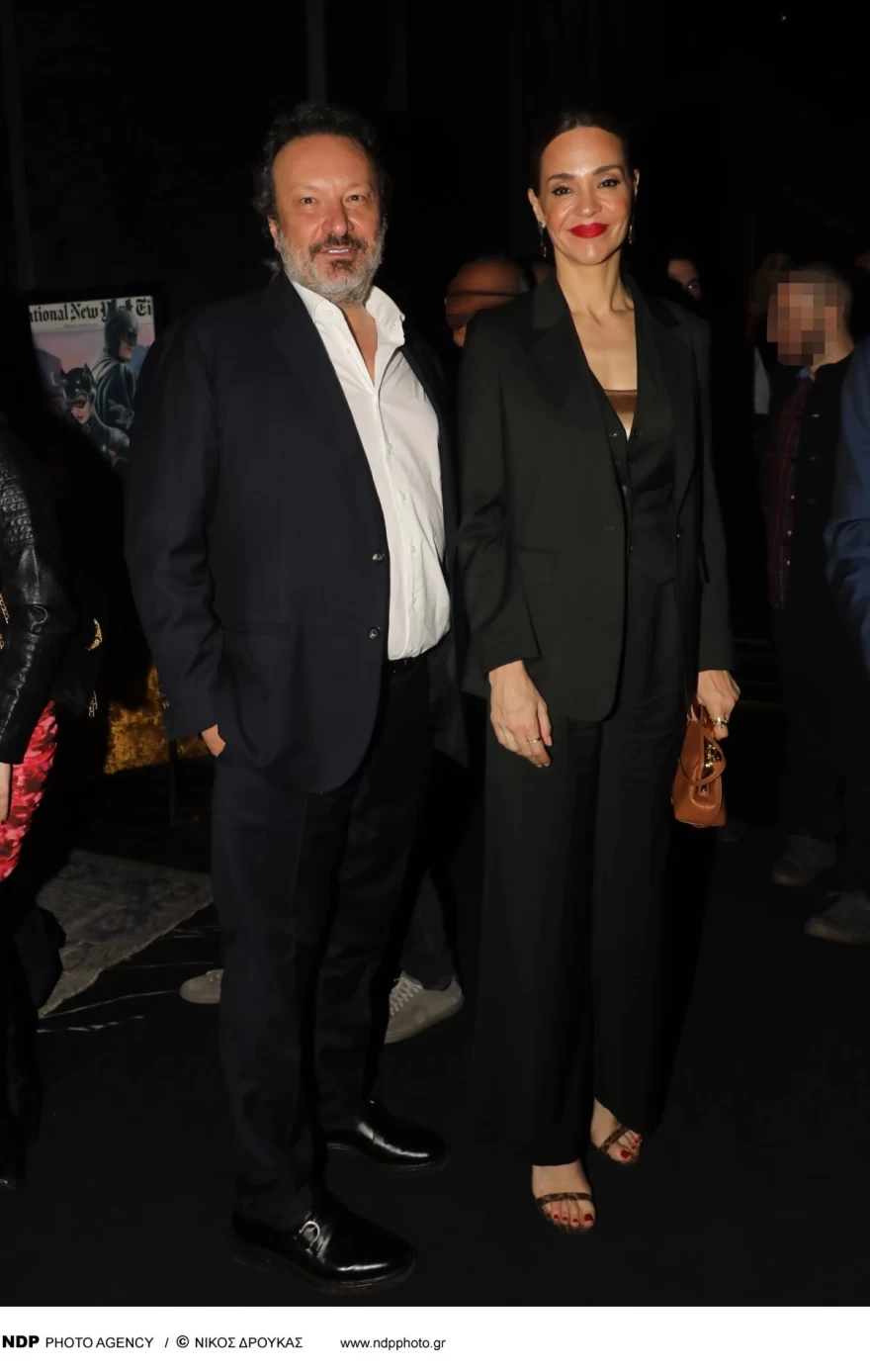 Νικολέττα Καρρά - Σύντροφος