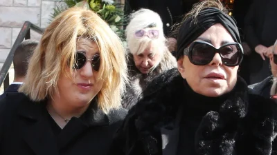 Όλγα Κιουρτσάκη: Τέλεσε μόνη της τρισάγιο για τα 40 της γιαγιάς της - Ποιον είχε στο πλευρό της η Άντζελα Δημητρίου