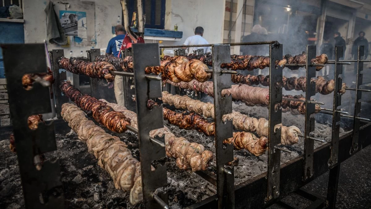 Μερομήνια 2024: Με τι καιρό θα σουβλίσουμε αρνί το Πάσχα - Ήλιο ή βροχή την Μεγάλη Εβδομάδα;