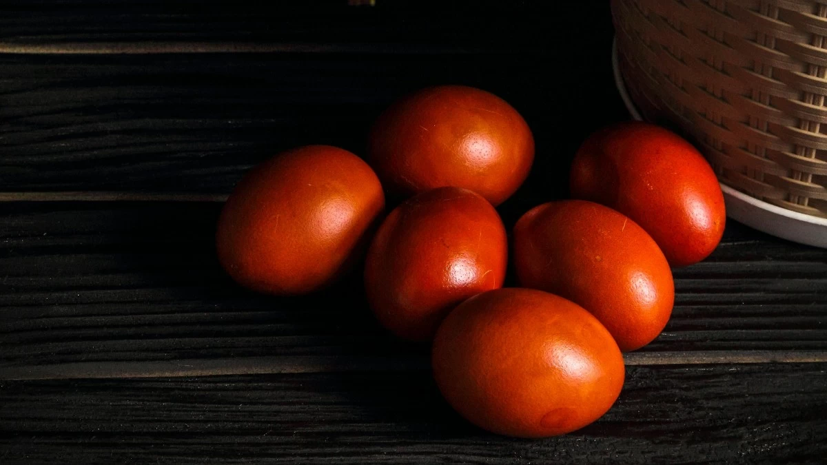 Προσοχή: Αυτά είναι τα 5 λάθη που κάνεις όταν βάφεις τα πασχαλινά αυγά και σου βγαίνουν ένα χάλι