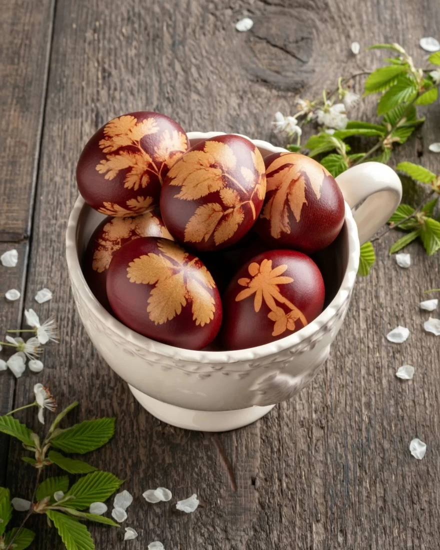 Προσοχή: Αυτά είναι τα 5 λάθη που κάνεις όταν βάφεις τα πασχαλινά αυγά και σου βγαίνουν ένα χάλι