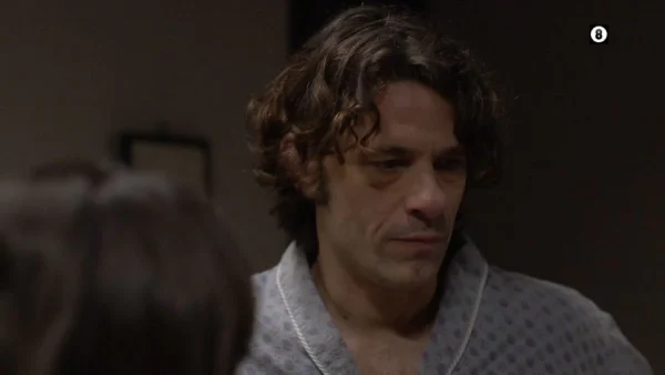 Ηλέκτρα (18/4): «Το μόνο που με κρατάει απ' το να μη βουλιάξω είναι ότι ξέρω ότι με αγαπάτε!» - Η κόρη της πέφτει στην αγκαλιά του Παύλου και τους τσακώνει