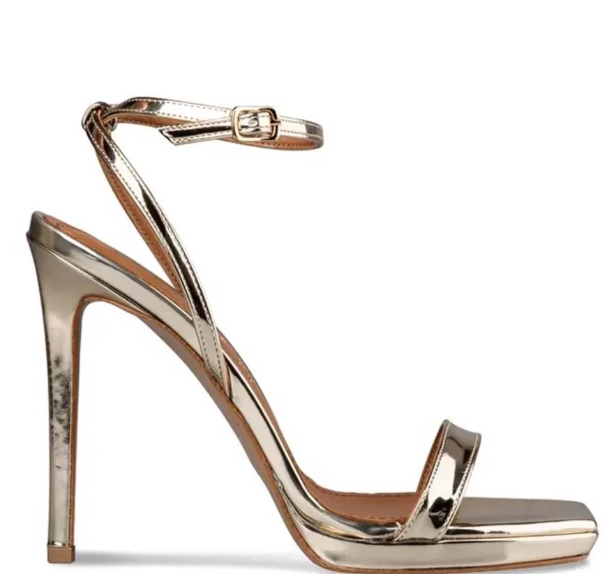 χρυσά πέδιλα