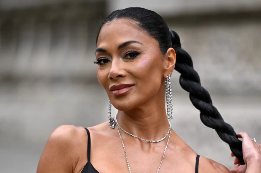 Nicole Scherzinger με πλεξίδα στα μαλλιά