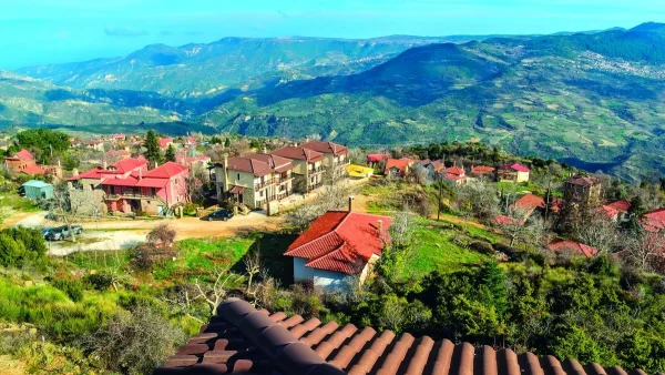 Έτοιμοι για μια mini απόδραση στα μαγευτικά Τρίκαλα Κορινθίας!