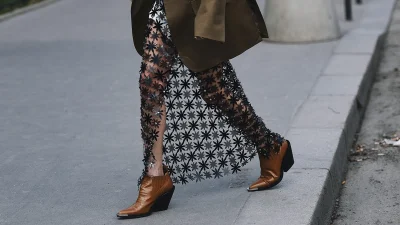 Ο στυλίστας των διασημοτήτων Danyul Brown συμβουλεύει τι να φοράμε κάτω από τα διάφανα ρούχα