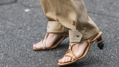 Αυτά τα 5 χρώματα στα παπούτσια υπόσχονται να μεταμορφώσουν τα ανοιξιάτικα looks σου