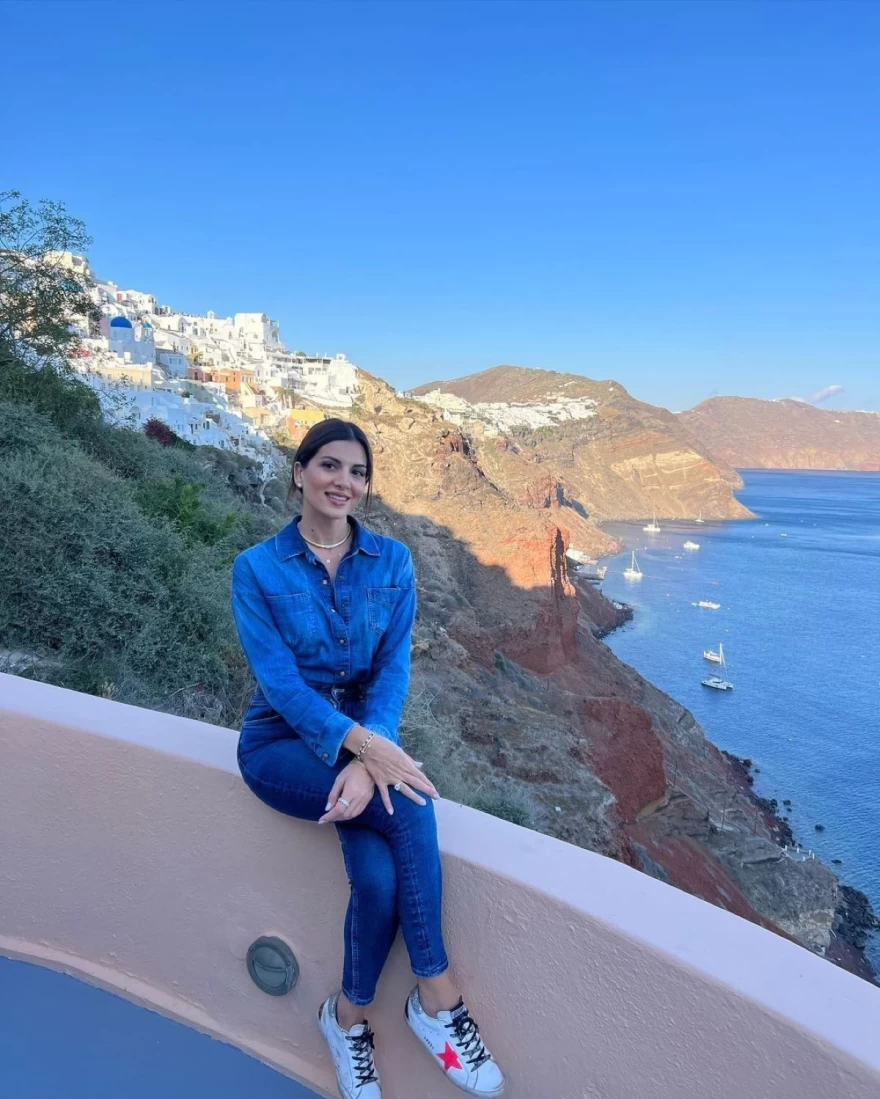 Η Σταματίνα Τσιμτσιλή στη Σαντορίνη