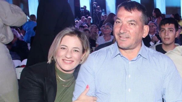 Αφροδίτη Σκαφίδα: Φιλούσε τρυφερά την κόρη της - Η πρώτη ανάρτηση από το μαιευτήριο λίγο μετά τη γέννησή της