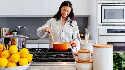 Μικρή κουζίνα: 8 έξυπνες λύσεις για να κερδίσεις χώρο