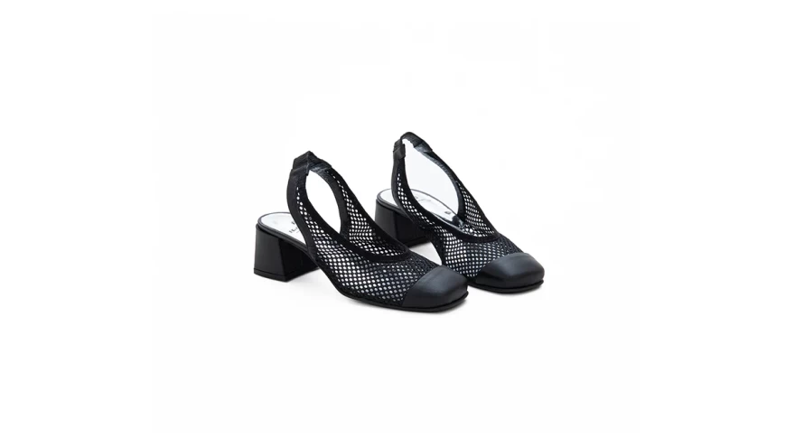 μαύρα πέδιλα