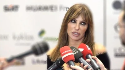 Βίκυ Χατζηβασιλείου: «Δεν φοράω ρούχα από δεύτερο χέρι, γιατί δεν ξέρω αν η ενέργειά τους είναι συμβατή με τη δική μου»