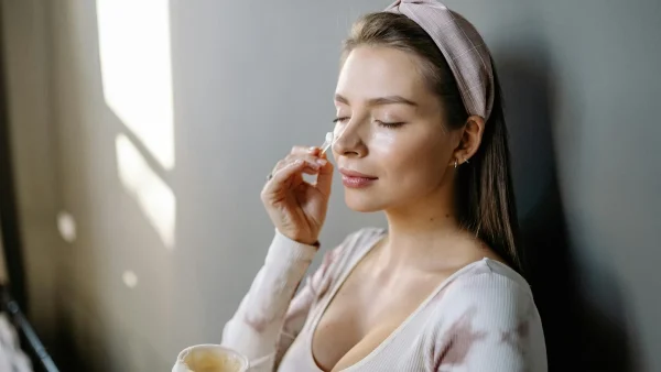 6 μυστικά ομορφιάς που θα ανανεώσουν την ανοιξιάτικη φροντίδα της επιδερμίδας σου!