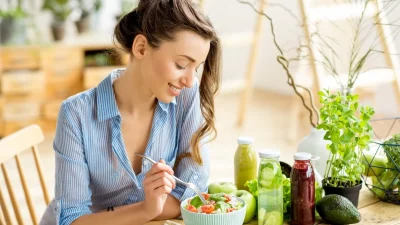 10 τροφές που θα μεταμορφώσουν την επιδερμίδα σου μετά τα 40 & θα δείχνει πιο νεανική από ποτέ!