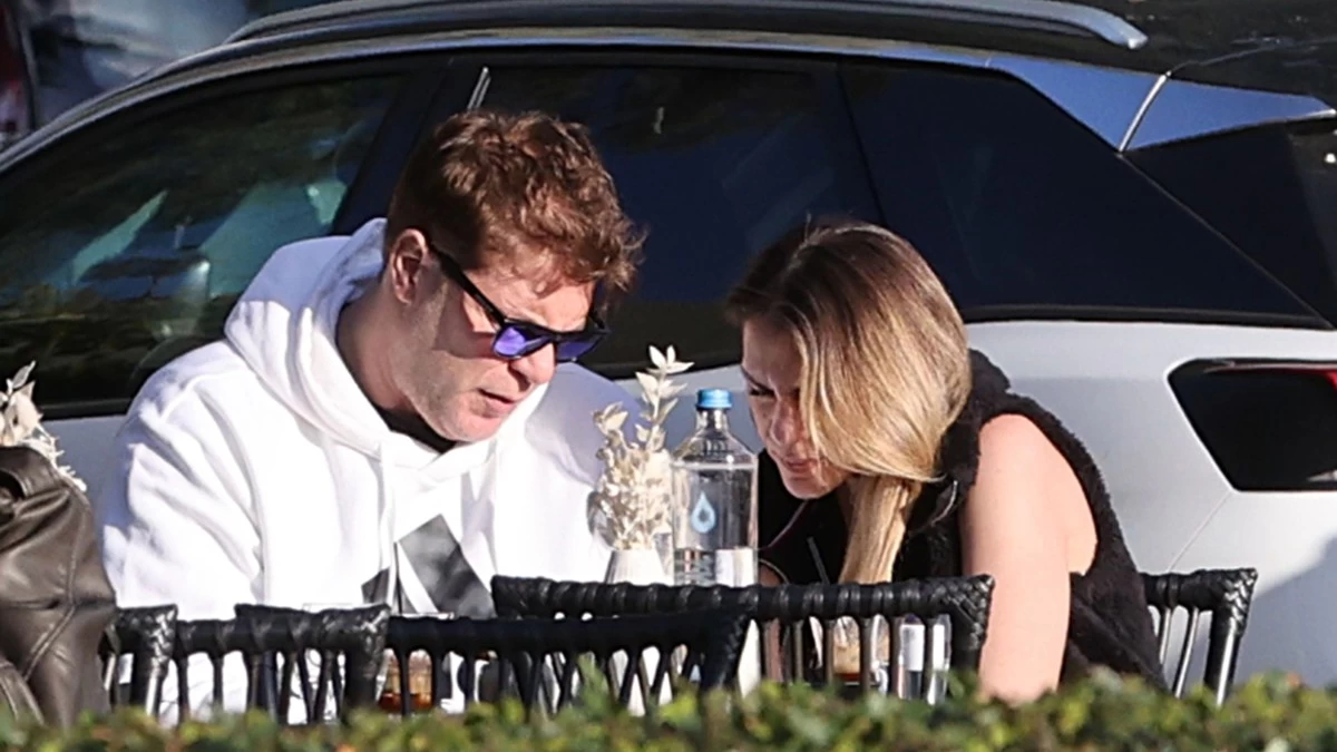 Χρήστος Χολίδης: Σε τρυφερές στιγμές με την σύντροφό του στην Γλυφάδα - Αυτή είναι η γυναίκα που του έχει κλέψει την καρδιά