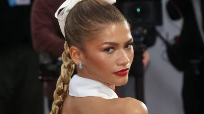 Βraided ponytail: Aυτό είναι το χτένισμα που λατρεύουν όλα τα it girls φέτος την άνοιξη!