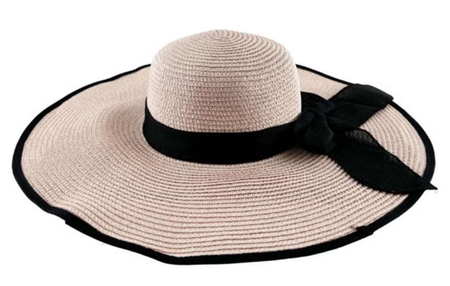 φαρδύ ψάθινο καπέλο