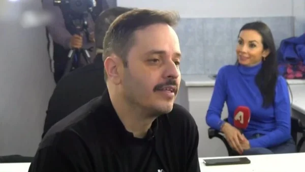 Αλέξανδρος Τσουβέλας: «Μου εύχονται συχνά να πεθάνω στο διαδίκτυο, ξεκατινιάζομαι κανονικά»