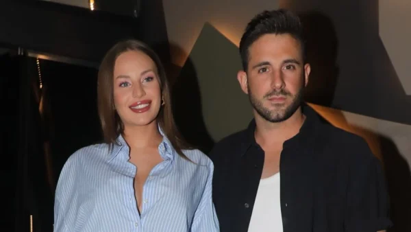 Ανδρομάχη & Γιώργος Λιβάνης: Τρυφερά φιλιά και χάδια στα μπουζούκια - Η πρώτη δημόσια έξοδος μετά την ανακοίνωση της εγκυμοσύνης