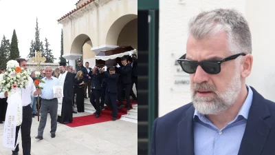 Κηδεία Άννας Παναγιωτοπούλου: Συντετριμμένος ο γιο της, η νύφη της και η εγγονή της (Φωτογραφία)
