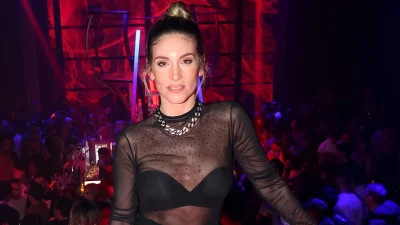 Αθηνά Οικονομάκου: Μετά το διαζύγιο ντύθηκε νύφη για ακόμα μία φορά – Δείτε βίντεο